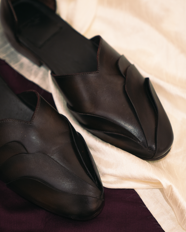 LOTUS Brown leather handcrafted loafers